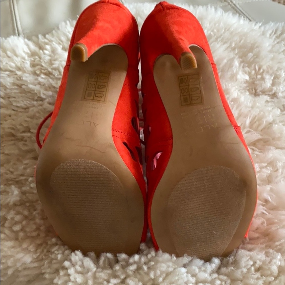 Heels - Picture 4 of 4